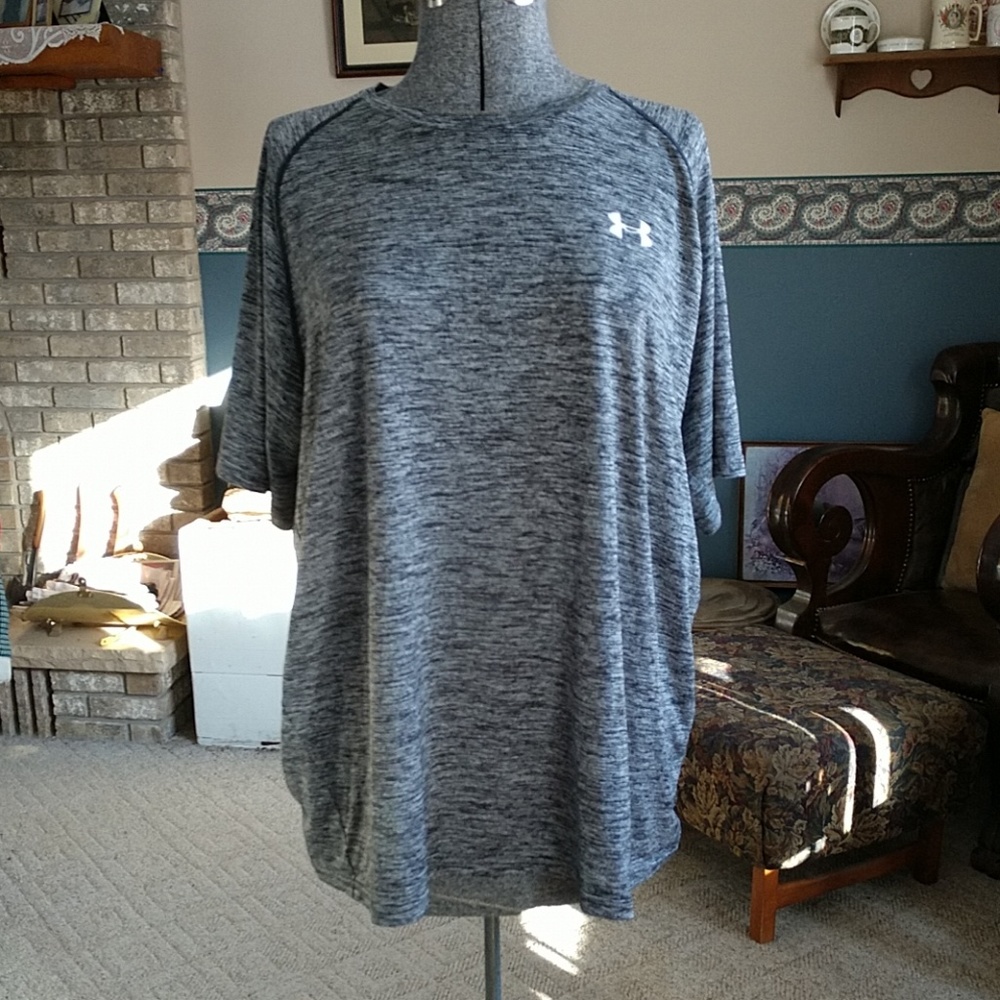 Under Armour Black/White T-shirt Size 2XL